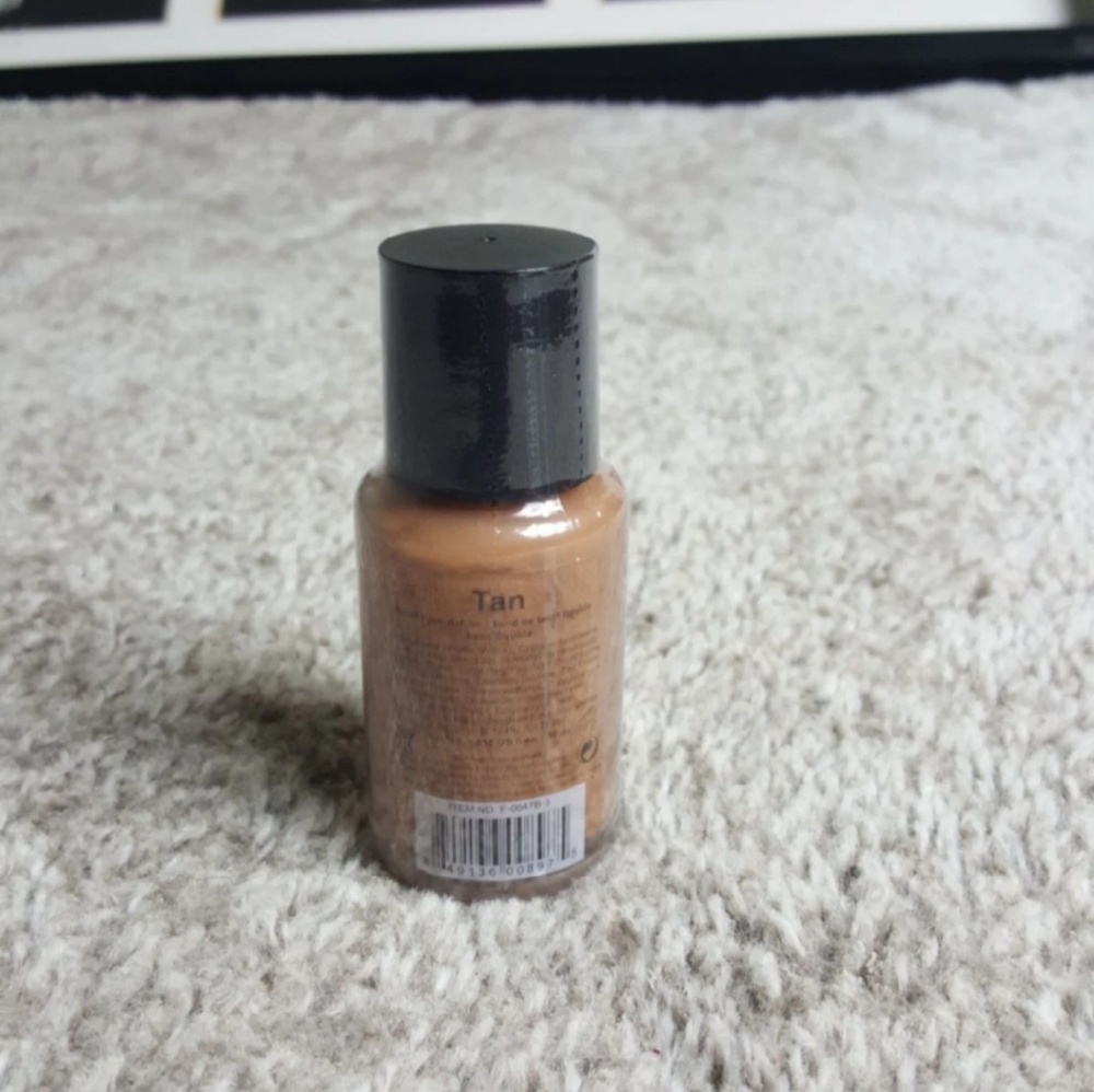 Foundation (Tan)